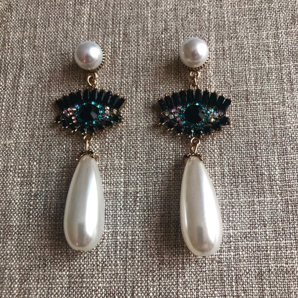 Tres Femmes earrings. - Picture 3 of 4